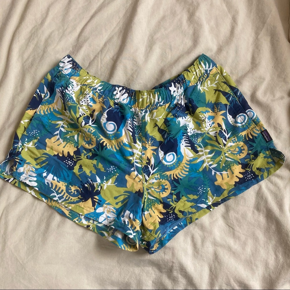 Patagonia Shorts Barely Baggies shorts tropical size M